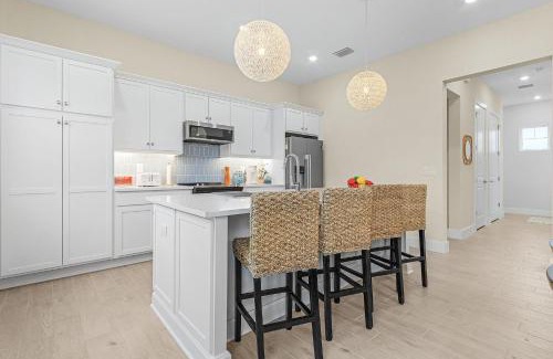Fort Myers Beach Casa | Stunning - Close to the Beach, Heated Pool