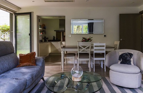 Mortlake Apartamento | Stunning contemporary bright and modern spacious one bedroom garden flat