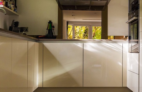 Mortlake Apartamento | Stunning contemporary bright and modern spacious one bedroom garden flat