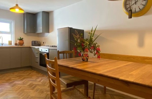 Castle Douglas Cabaña | Stunning cottage, 3-beds, 2-baths, 2 sitting rooms. Fenced garden, dogs welcome.