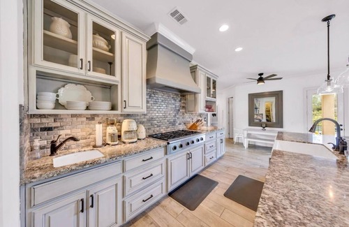 Newcastle Casa | Stunning Country Retreat with Pool, Hot Tub, Pond & Theatre Room!