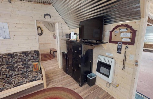 Monticello Casa | Stunning Duke Barn Cabin Suite