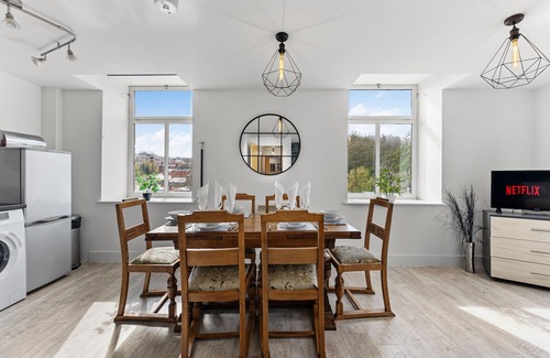 Healey Lane Apartamento | Impresionante apartamento ejecutivo: estacionamiento seguro gratuito