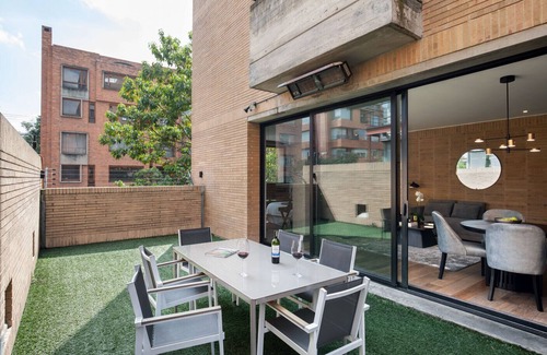 Chico Reservado Apartamento | TOP DE LA PARTE SUPERIOR - ATTIK 201