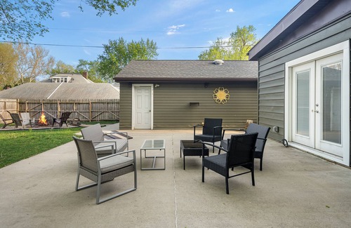 Waterloo Casa | Stunning Family Getaway - 4 Queens + 2 Twin Beds
