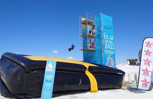 La Roche Apartamento | stunning views, warm & cosy, great kitchen & free internet with amazing skiing!