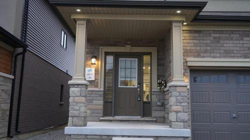 County of Brant Casa | Stunning fully furnished detached house 4 Bed Retreat, with complete privacy and comfort, WiFi & Full Kitchen