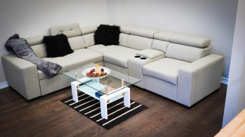 County of Brant Casa | Stunning fully furnished detached house 4 Bed Retreat, with complete privacy and comfort, WiFi & Full Kitchen