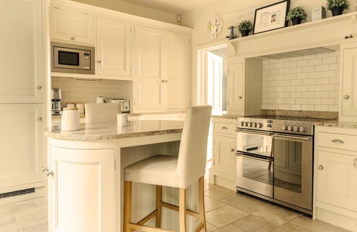 Hopton Casa | Stunning Georgian House - Sleeps 8 - Heart of Norfolk Broads