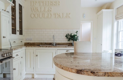 Hopton Casa | Stunning Georgian House - Sleeps 8 - Heart of Norfolk Broads