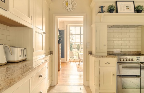 Hopton Casa | Stunning Georgian House - Sleeps 8 - Heart of Norfolk Broads