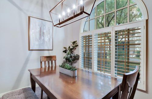 La Quinta Casa | Stunning Ground Floor Villa Steps to Pool