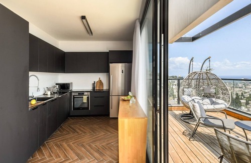 Haifa Apartamento | Stunning Haifa Bay Views Penthouse by Sea N' Rent