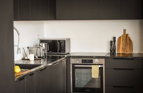 Haifa Apartamento | Stunning Haifa Bay Views Penthouse by Sea N' Rent