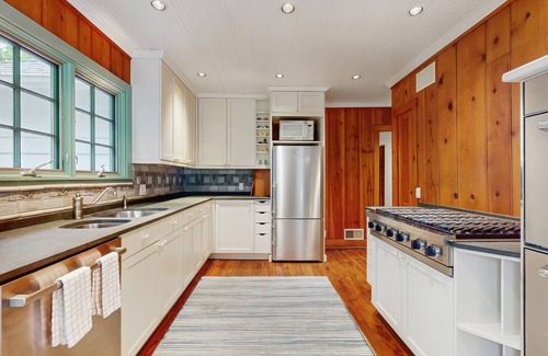 Michiana Casa | Stunning Harbor County Home w/ Hot tub, Large yard, Near Beaches & Town.