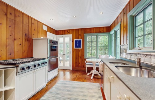 Michiana Casa | Stunning Harbor County Home w/ Hot tub, Large yard, Near Beaches & Town.