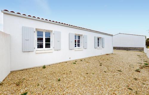 La Bree-les-Bains Casa | Stunning Home In La Brée-Les-Bains