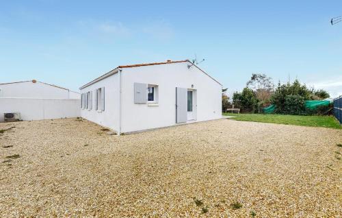 La Bree-les-Bains Casa | Stunning Home In La Brée-Les-Bains
