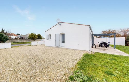La Bree-les-Bains Casa | Stunning Home In La Brée-Les-Bains