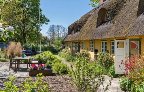 Fynshav Casa | Stunning Home In Haderslev With Kitchen