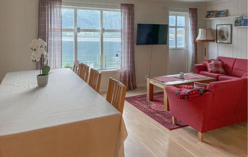 Djønno Casa | Stunning Home In Vallavik With Wifi