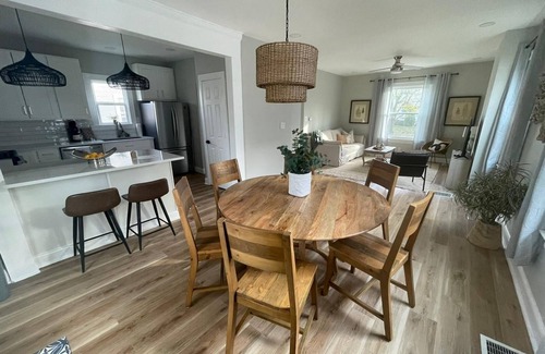 Oakley Casa | Stunning home in vibrant Oakley
