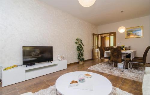 Gromaca Casa | Stunning Home In Zaton With Jacuzzi
