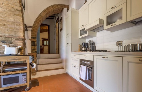 Poggibonsi Villa | Estupenda casa de vacaciones privada con A/C, piscina, WIFI, TV, veranda, cerca de San Gimignano