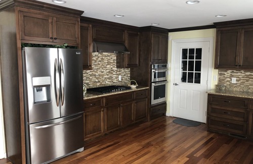 Flowery Branch Chalet De Esquí | Stunning Lake Chalet close to Margaritaville & Aqualand