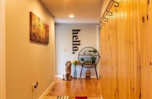 Eden Mills Casa | Stunning Lake Front! Modern+Chic+Cosy pet friendly