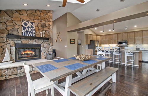 Kaleva Casa | Stunning Lake House 200' of Lakefront with Kayaks Game Room