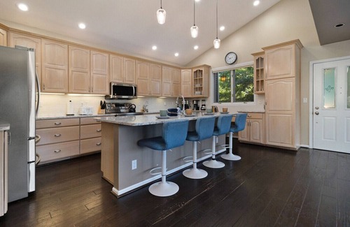 Kaleva Casa | Stunning Lake House 200' of Lakefront with Kayaks Game Room