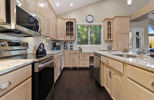Kaleva Casa | Stunning Lake House 200' of Lakefront with Kayaks Game Room