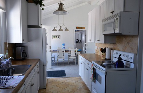 West Olive Cabaña | impresionantes vistas del lago Michigan en nuestra luz, cabaña de playa ventilado. Capacidad para 10 personas.