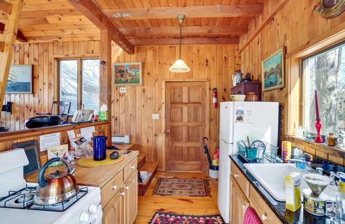 Athens Cabina | Stunning Lake & Mtn Views: Cozy Catskills Cabin!