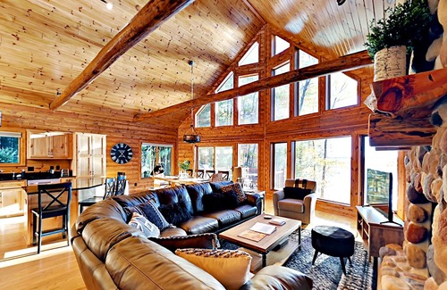 Hayward Cabina | Impresionante casa frente al lago: increíble 5,500 acres Lago Lac Courte Oreilles