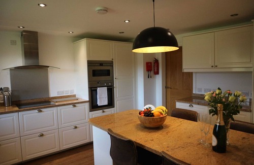 Betws Gwerfil Goch Casa | Stunning large barn conversion in Betws Gwerfil Goch -Ty Cerrig Barn