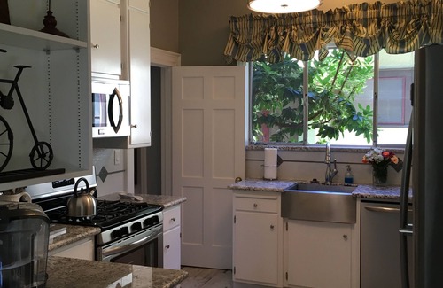 Lodi Casa | Impresionante, grande, bellamente decorada casa en el centro de Lodi con servicios de spa