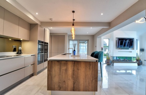 Great Leighs Casa | Stunning large modern house in Cock Green Dunmow