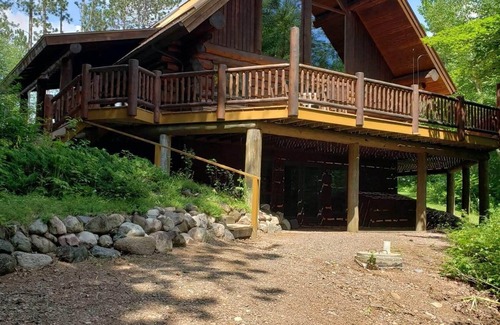 Medford Cabina | Impresionante casa de registro en el verdadero "corazón" de Wisconsin.