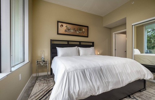 South Eola Condominio | Impresionante y lujoso condominio de 2 dormitorios / 2 baños con plano de planta abierto - Centro de Orlando.