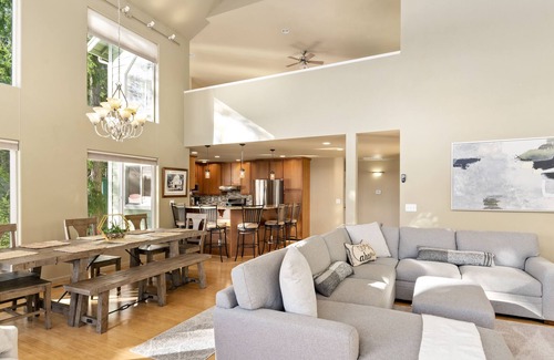 Grapeview Casa | Stunning Mason Lake Waterfront Home