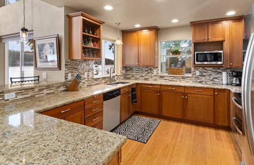 Grapeview Casa | Stunning Mason Lake Waterfront Home