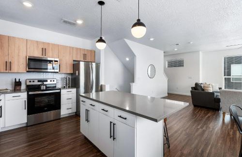 Draper Apartamento | Stunning Modern Luxury Townhome in Central Locale