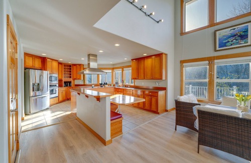 Big Lake Casa | Stunning Mount Vernon Home w/ Big Lake Views!
