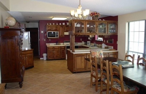 Montlake Casa | Impresionante lago de montaña, bosque privado, Beautiful 4 BR & 4 BA