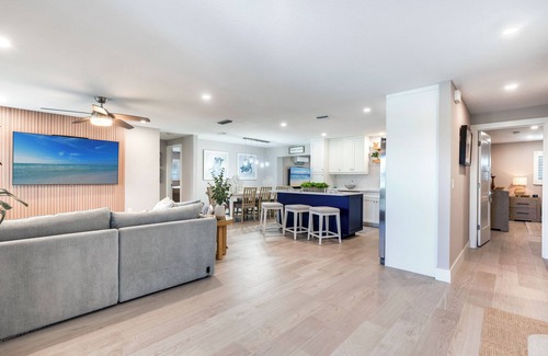 Cypress Lake Casa | *Stunning New listing* Location! Complete renovation/lush yard. King beds