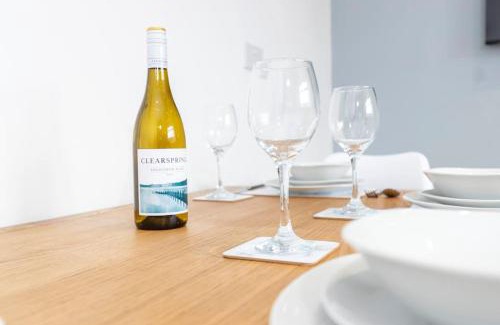 Darlington Apartamento | Stunning newly refurbished house by Our Home Short Stays with TV in each bedroom and crisp white hotel linen