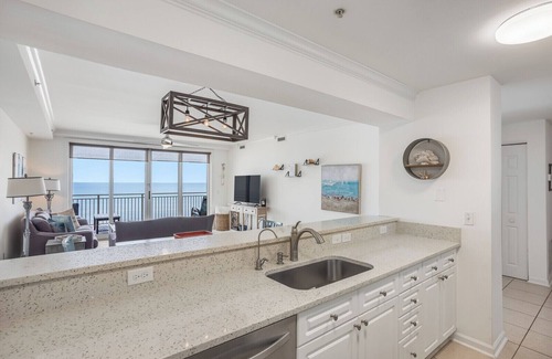 Jacksonville Beach Condominio | Stunning ocean front views from 9th floor 2/2 condo