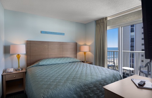 Arcadian Shores Complejo | Impresionante condominio de 2 dormitorios con vista al mar + Privilegios de alquiler en el lugar oficiales